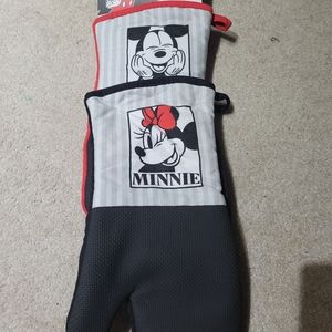 Disney Mickey and Minnie mouse oven gloves
